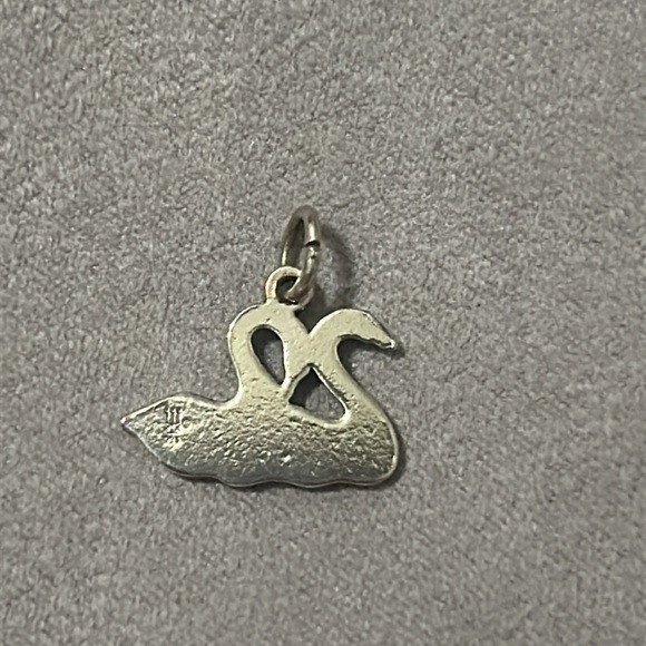 Retired james avery swans charm - Picture 2 of 2